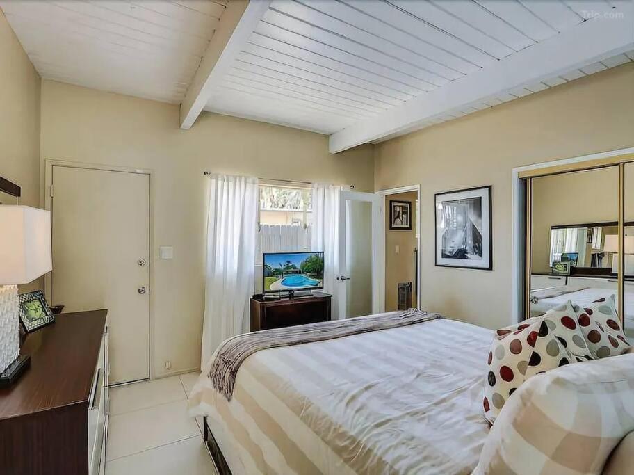 Serene 4 Bed 3 Bath Heated Pool Natural Backyard Heart Of Palm Springs Luaran gambar